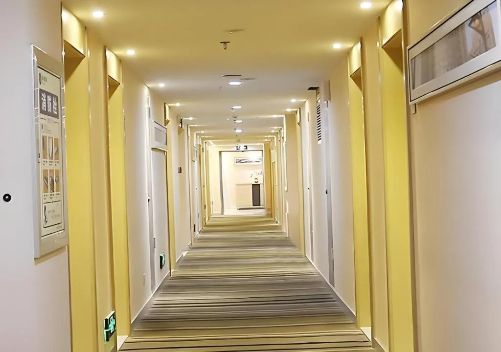 City Comfort Inn Lichuan Railway Station Tenglong Cave