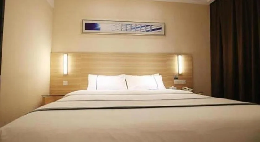 Bed in City Comfort Inn Lichuan Railway Station Tenglong Cave