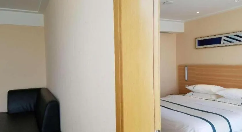 Bed in City Comfort Inn Lichuan Railway Station Tenglong Cave