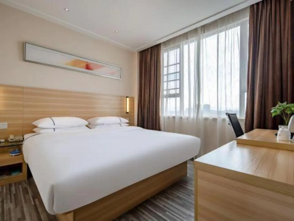 Bed in City Comfort Inn Hezhou High Speed Railway Station