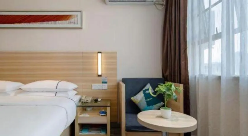 Bed in City Comfort Inn Hezhou High Speed Railway Station