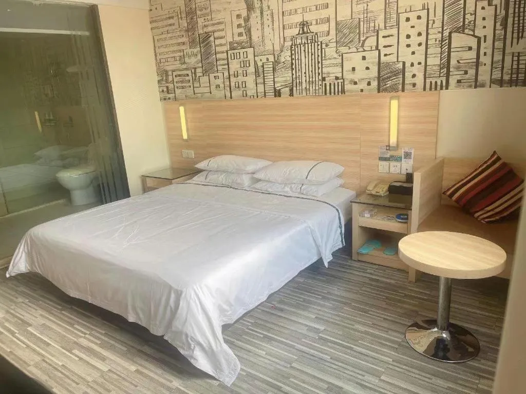 Bed in City Comfort Inn Huanggang Dongmen Road Wanda Plaza