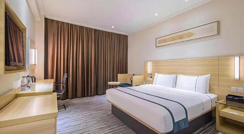 Bed in City Comfort Inn Huanggang Dongmen Road Wanda Plaza