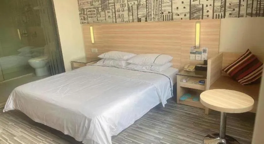 Bed in City Comfort Inn Huanggang Dongmen Road Wanda Plaza