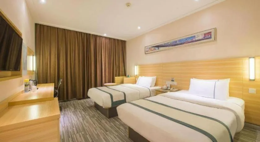Bed in City Comfort Inn Huanggang Dongmen Road Wanda Plaza