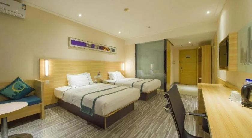 Bed in City Comfort Inn Huanggang Dongmen Road Wanda Plaza