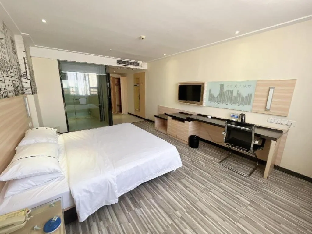 Bed in City Comfort Inn Huanggang Dongmen Road Wanda Plaza