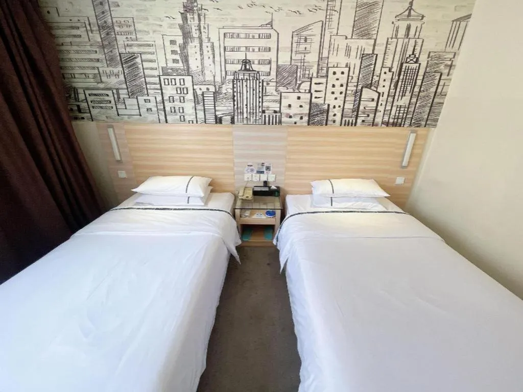 Bed in City Comfort Inn Huanggang Dongmen Road Wanda Plaza