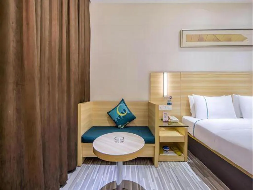 Bed in City Comfort Inn Huanggang Dongmen Road Wanda Plaza