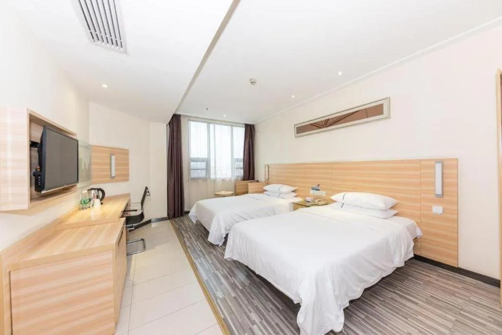 Bed in City Comfort Inn Huanggang Dongmen Road Wanda Plaza