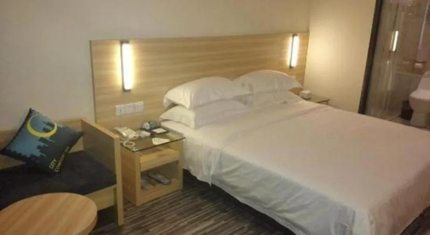 Bed in City Comfort Inn Huanggang Dongmen Road Wanda Plaza