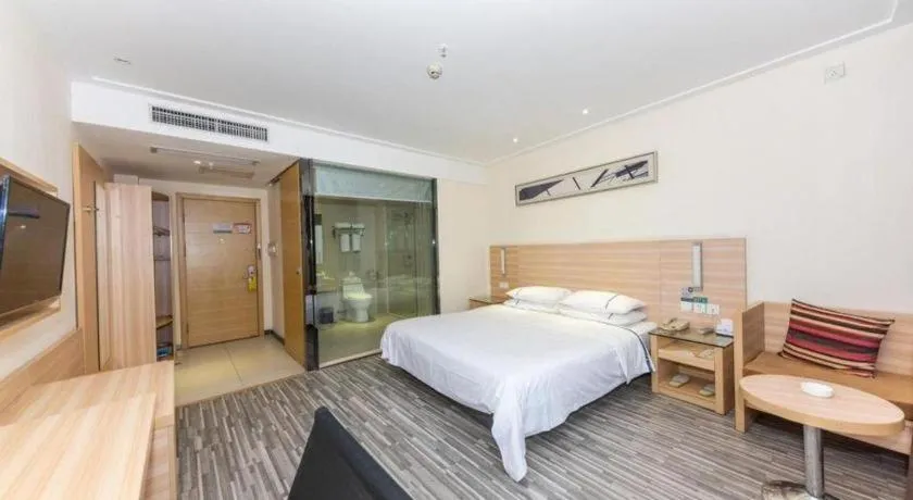 Bed in City Comfort Inn Huanggang Dongmen Road Wanda Plaza