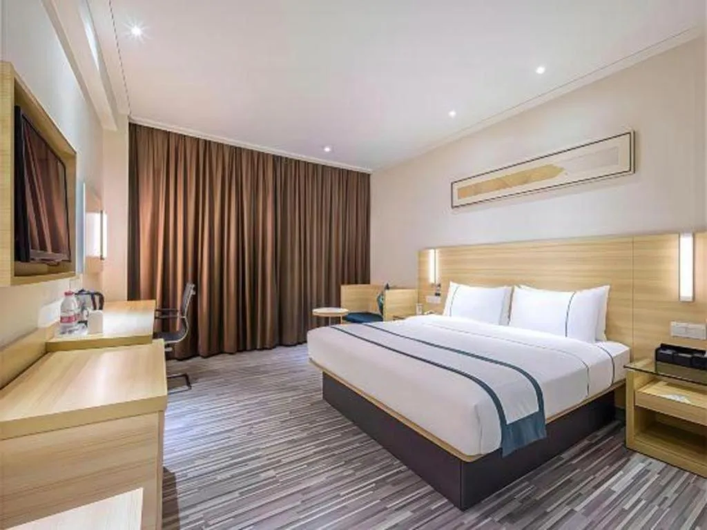 Bed in City Comfort Inn Huanggang Dongmen Road Wanda Plaza