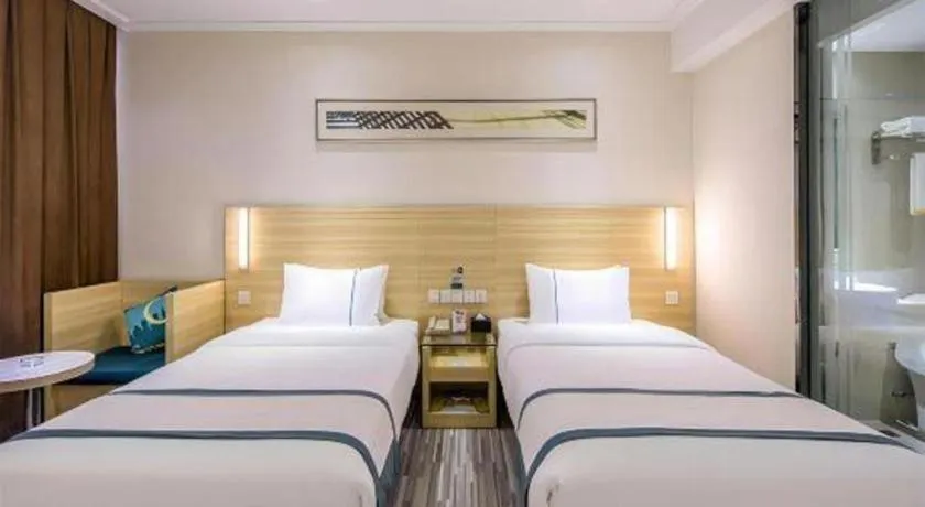 Bed in City Comfort Inn Huanggang Dongmen Road Wanda Plaza