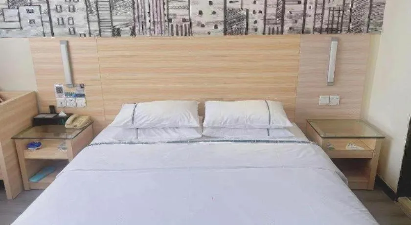 Bed in City Comfort Inn Huanggang Dongmen Road Wanda Plaza