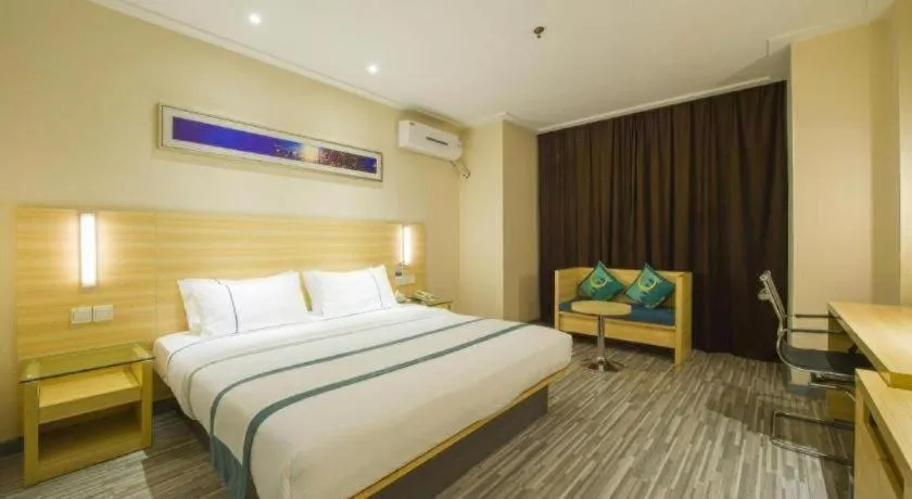 Bed in City Comfort Inn Huanggang Dongmen Road Wanda Plaza