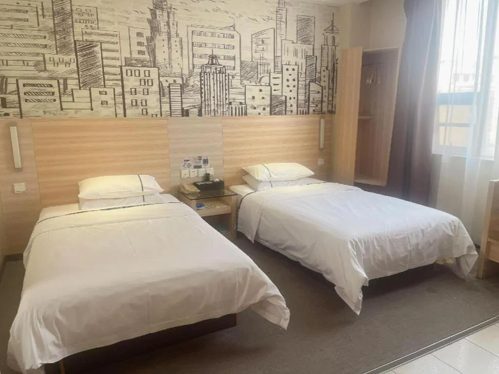 Bed in City Comfort Inn Huanggang Dongmen Road Wanda Plaza