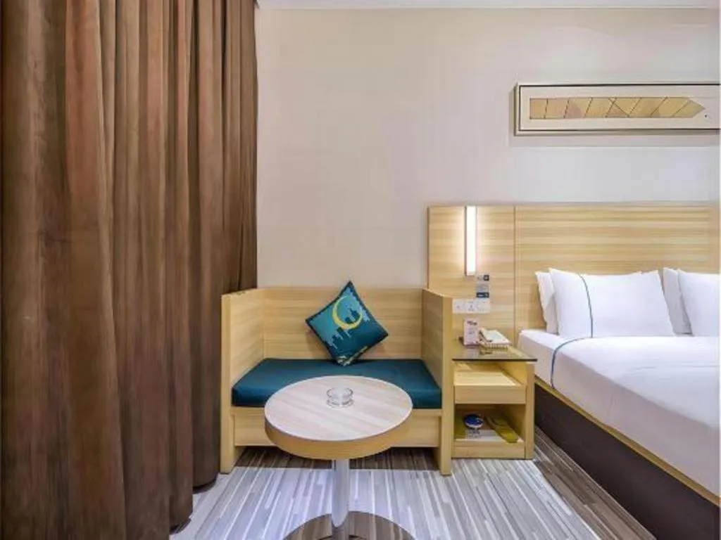 Bed in City Comfort Inn Huanggang Dongmen Road Wanda Plaza