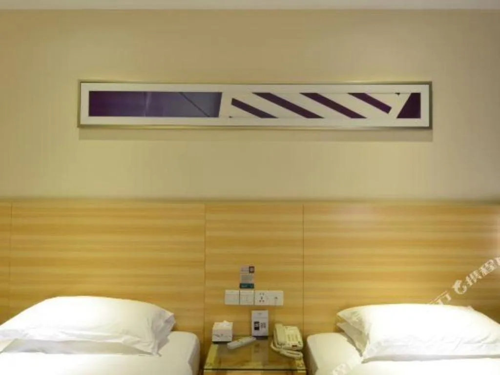 Bed in City Comfort Inn Wuhan Guanggu Finance Port