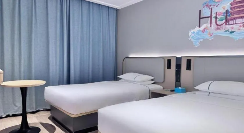 Bed in City Comfort Inn Wuhan Guanggu Finance Port