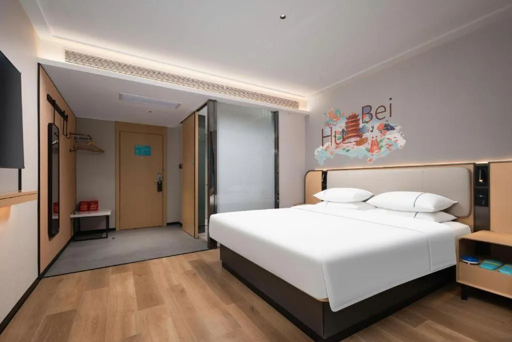 Bed in City Comfort Inn Wuhan Guanggu Finance Port