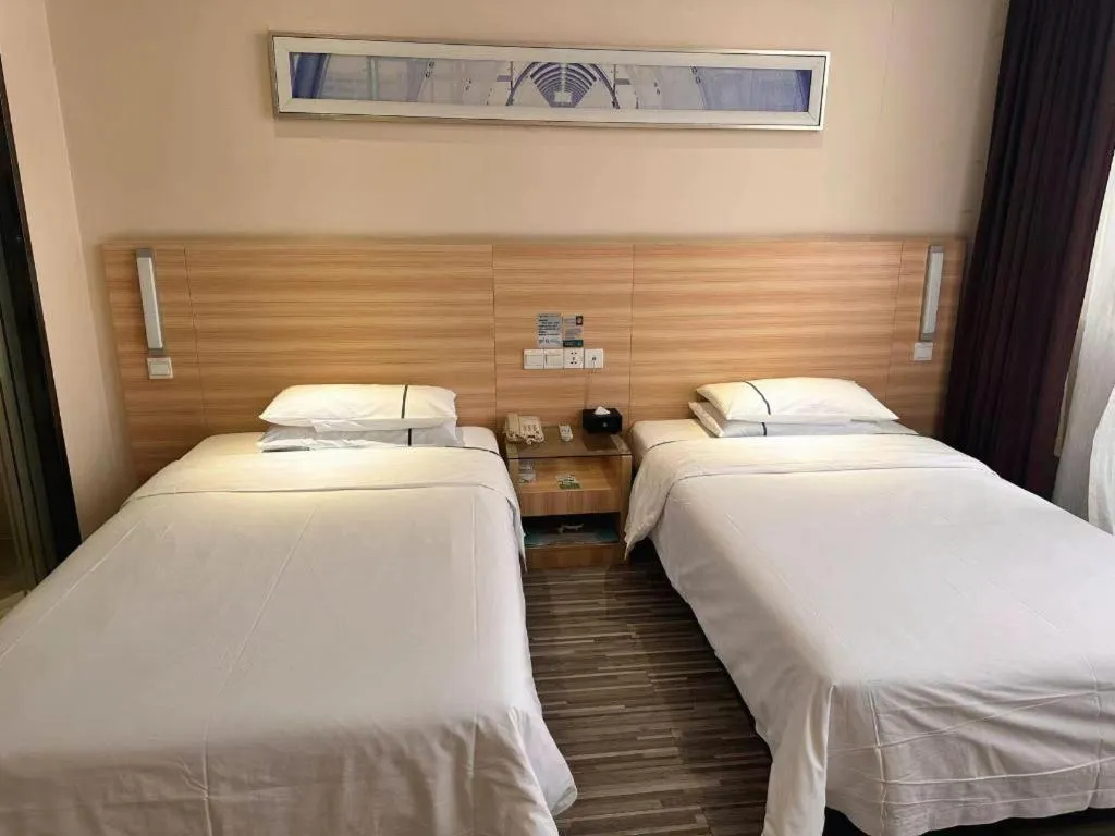 Bed in City Comfort Inn Wuhan Guanggu Finance Port