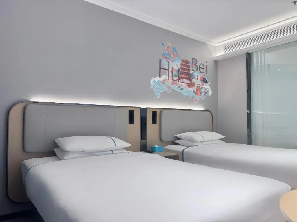 Bed in City Comfort Inn Wuhan Guanggu Finance Port