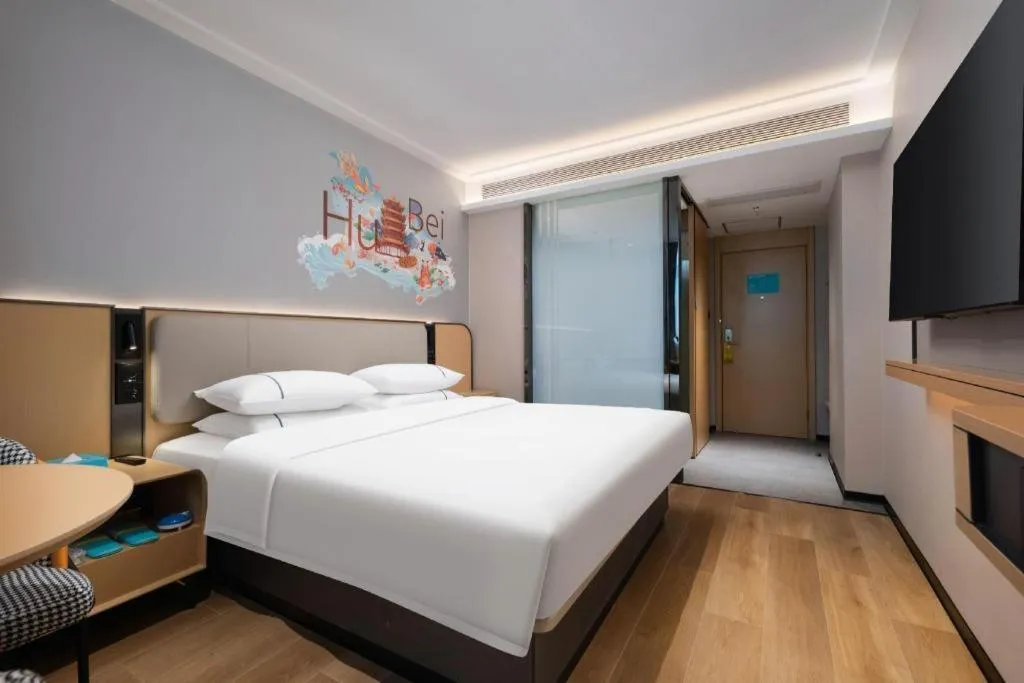 Bed in City Comfort Inn Wuhan Guanggu Finance Port