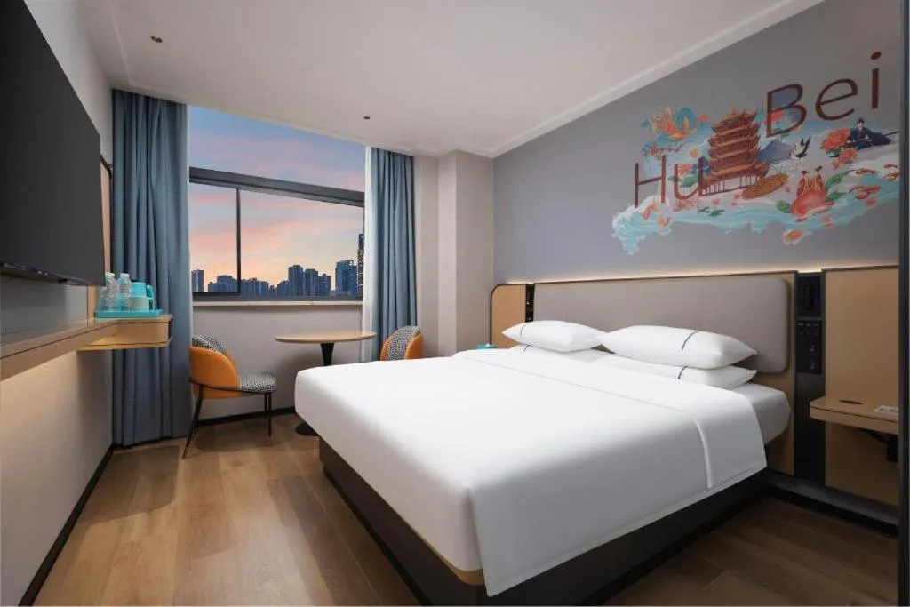 Bed in City Comfort Inn Wuhan Guanggu Finance Port