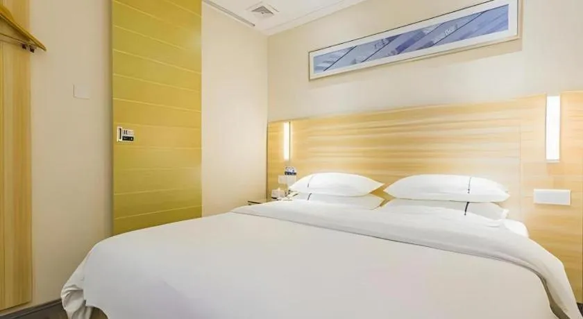 Bed in City Comfort Inn Zhuhai Hengqin Ocean Kingdom Huafa Shangdu