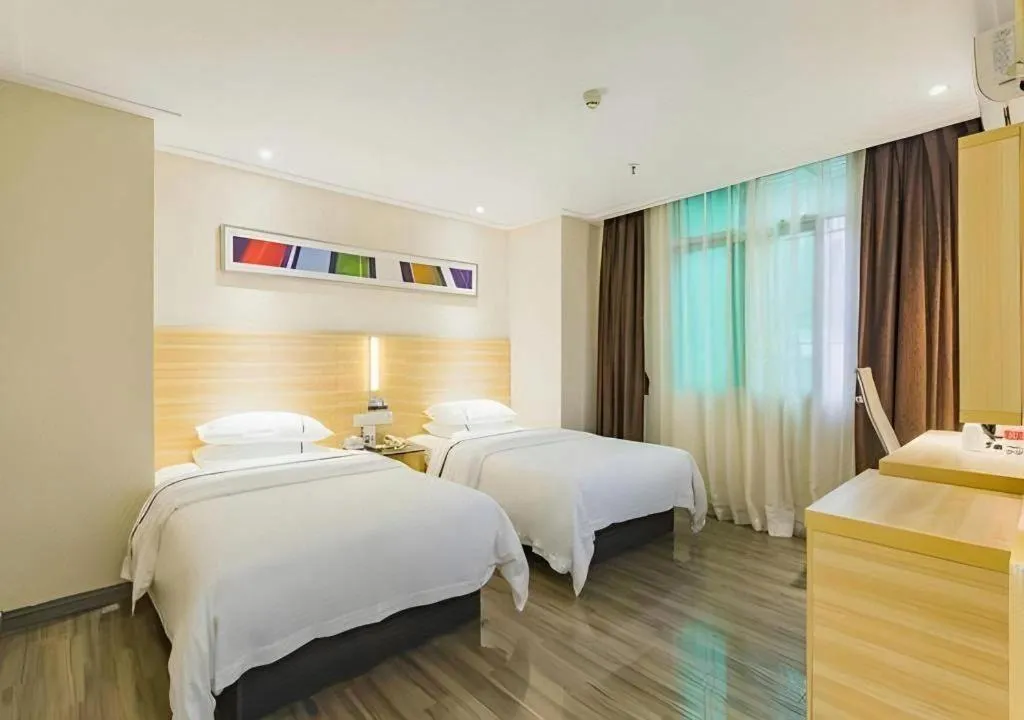 Bed in City Comfort Inn Zhuhai Hengqin Ocean Kingdom Huafa Shangdu