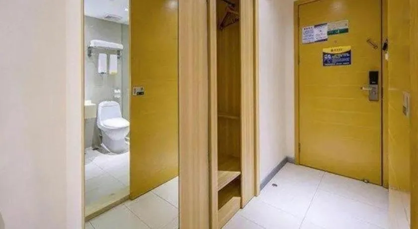 Bed in City Comfort Inn Zhuhai Hengqin Ocean Kingdom Huafa Shangdu