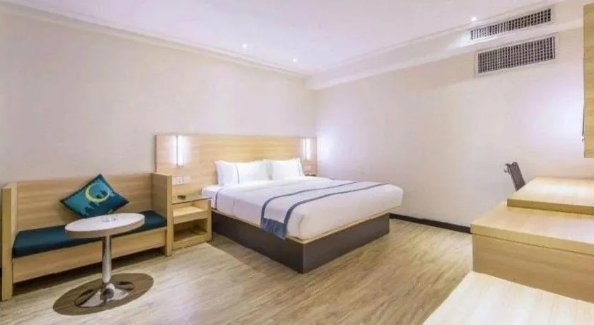 Bed in City Comfort Inn Zhuhai Hengqin Ocean Kingdom Huafa Shangdu