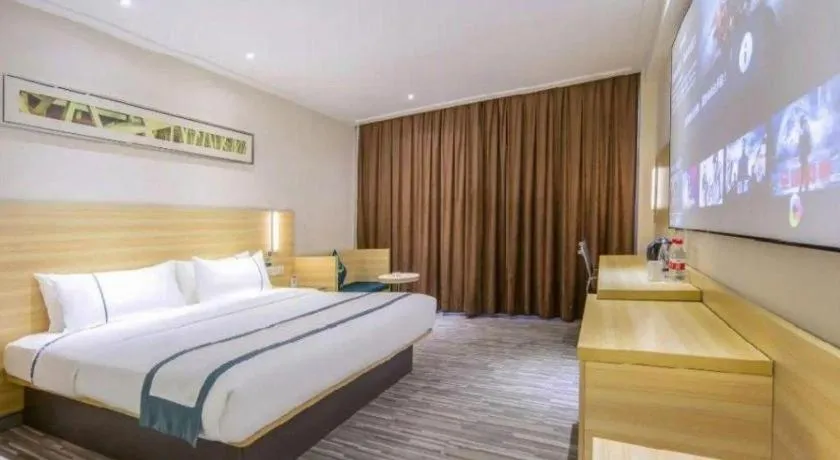 Bed in City Comfort Inn Zhuhai Hengqin Ocean Kingdom Huafa Shangdu