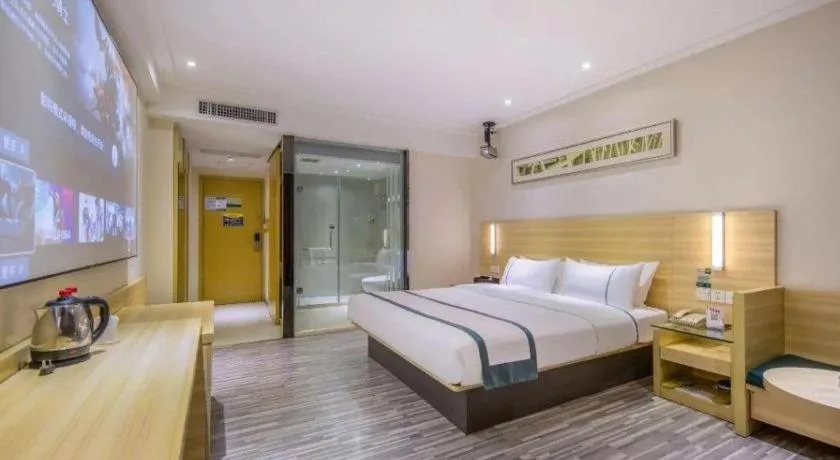 Bed in City Comfort Inn Zhuhai Hengqin Ocean Kingdom Huafa Shangdu