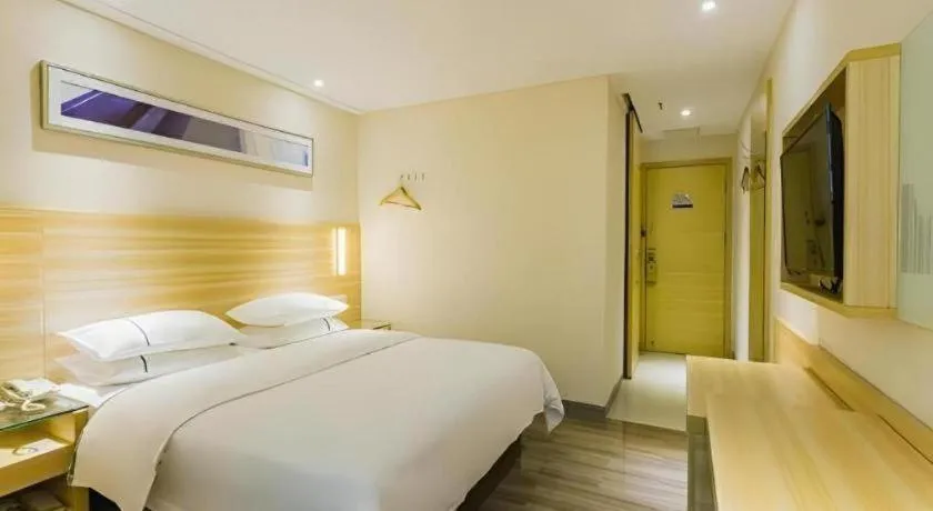 Bed in City Comfort Inn Zhuhai Hengqin Ocean Kingdom Huafa Shangdu