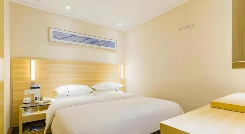 Bed in City Comfort Inn Zhuhai Hengqin Ocean Kingdom Huafa Shangdu