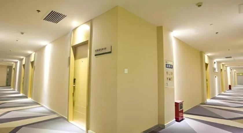 Bed in City Comfort Inn Zhuhai Hengqin Ocean Kingdom Huafa Shangdu