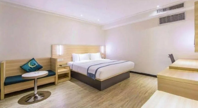 Bed in City Comfort Inn Zhuhai Hengqin Ocean Kingdom Huafa Shangdu