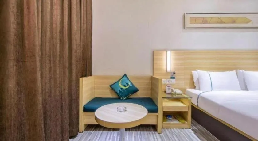 Bed in City Comfort Inn Zhuhai Hengqin Ocean Kingdom Huafa Shangdu