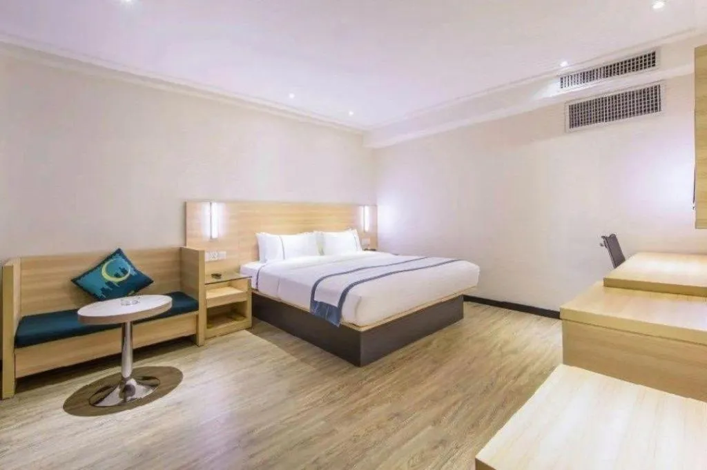 Bed in City Comfort Inn Zhuhai Hengqin Ocean Kingdom Huafa Shangdu