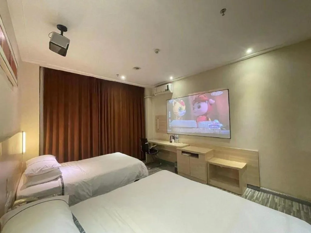 Bed in City Comfort Inn Zhuhai Hengqin Ocean Kingdom Huafa Shangdu