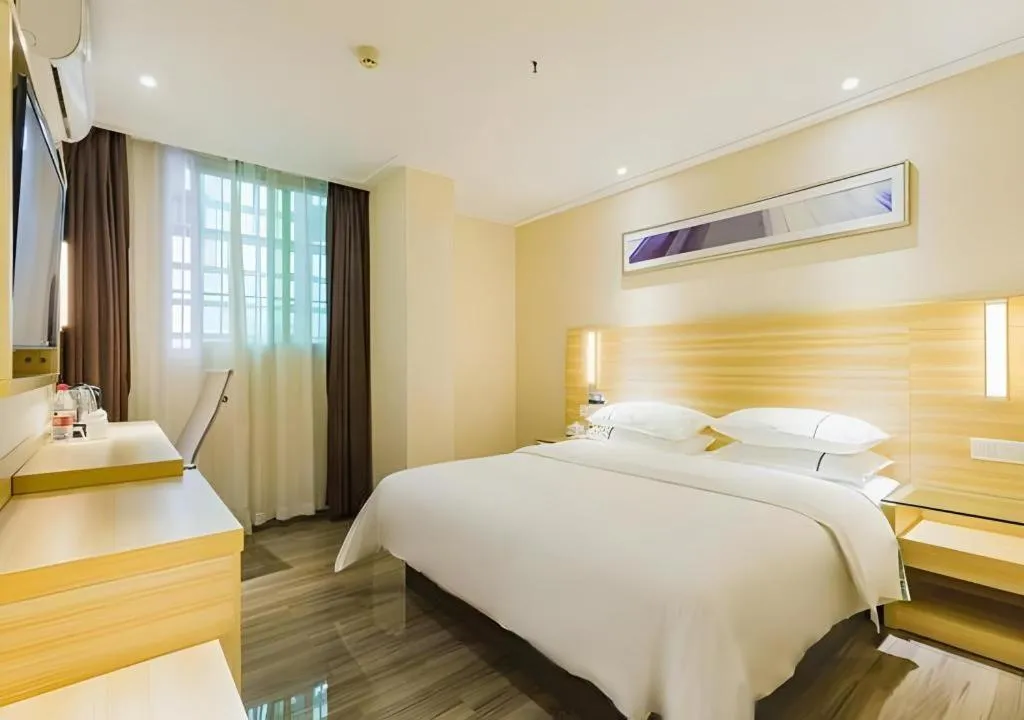 Bed in City Comfort Inn Zhuhai Hengqin Ocean Kingdom Huafa Shangdu
