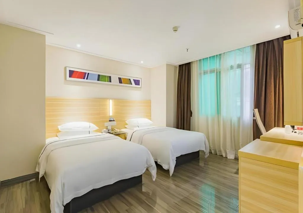 Bed in City Comfort Inn Zhuhai Hengqin Ocean Kingdom Huafa Shangdu