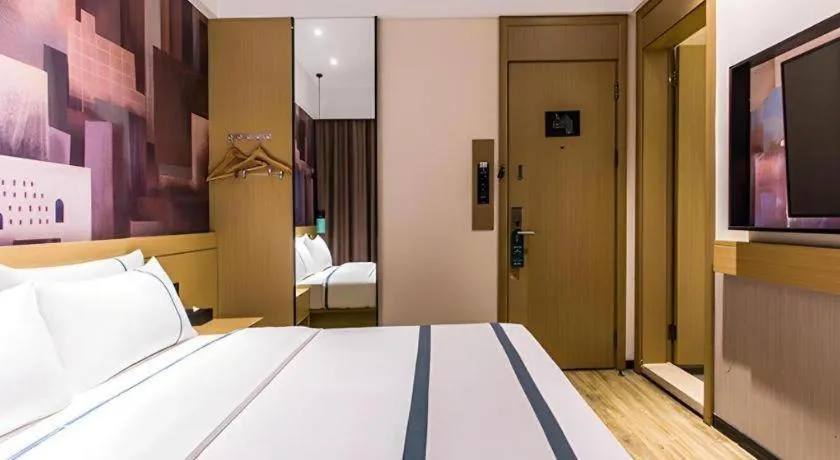 Bed in City Comfort Inn Liuzhou Wuling Liutai Road