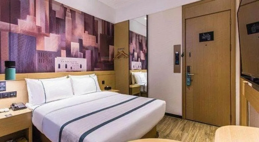 Bed in City Comfort Inn Liuzhou Wuling Liutai Road