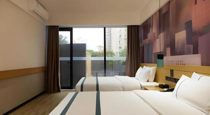 Bed in City Comfort Inn Liuzhou Wuling Liutai Road