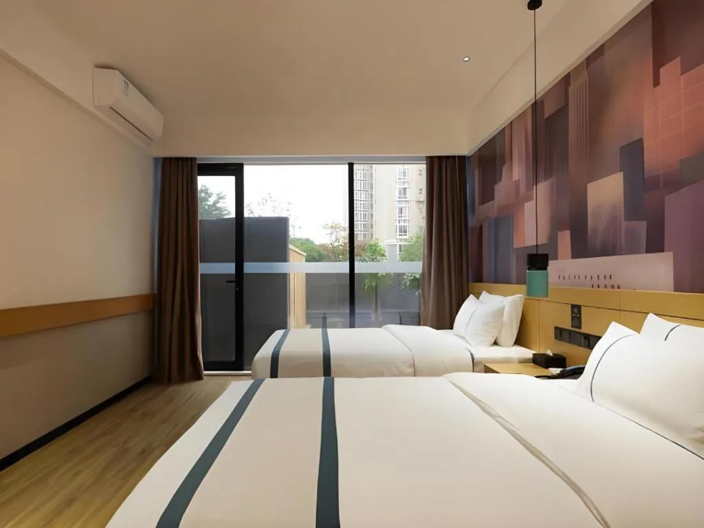 Bed in City Comfort Inn Liuzhou Wuling Liutai Road