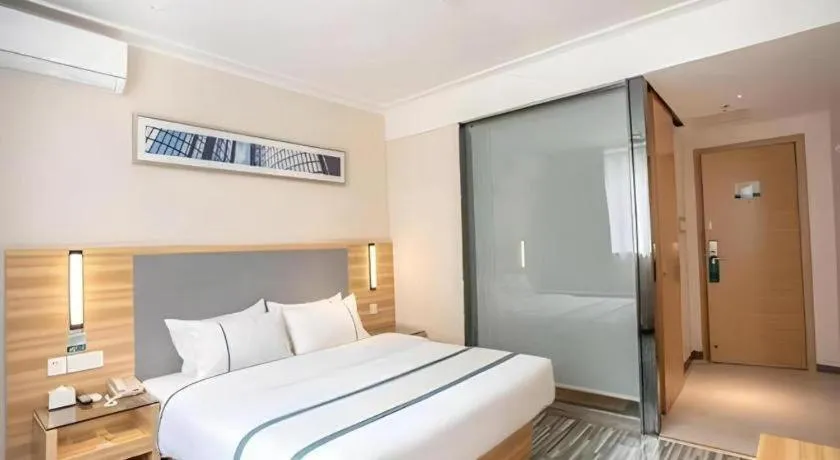 Bed in City Comfort Inn Changsha Yuelu Mountain Hunan University Central South University