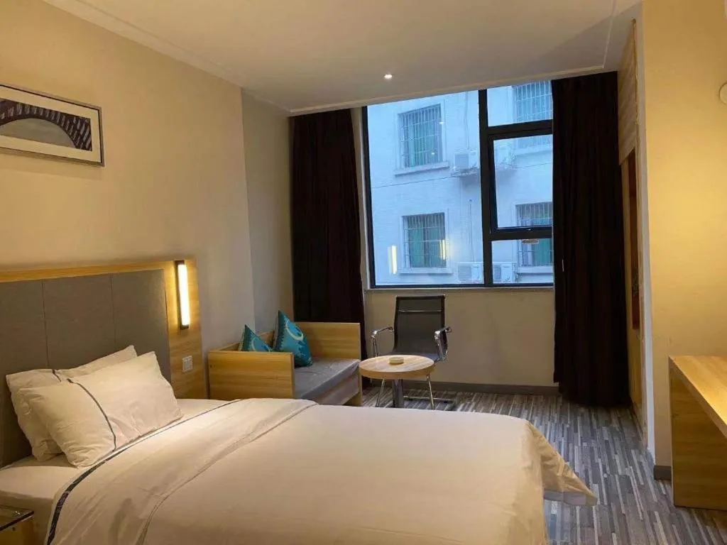Bed in City Comfort Inn Changsha Yuelu Mountain Hunan University Central South University